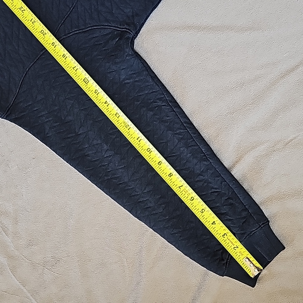 All In Motion black cropped sweatshirt - Picture 12 of 12